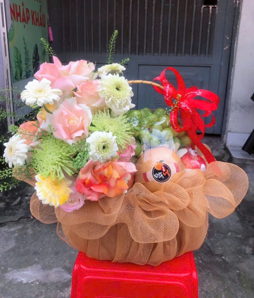 Giỏ Trái Cây Kết Hợp Hoa Tươi - TC408